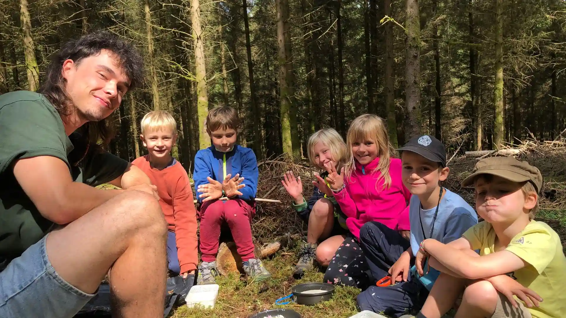 Cuisine sauvage. Animation d'un groupe d'enfants, stage Jeunes&Nature en 2024
